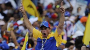 Henrique-Capriles-seguidores-Bolivar-EFE_NACIMA20120930_0093_6