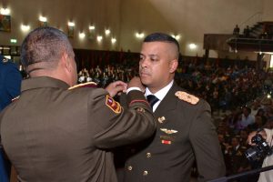 El Capitán Abrahán Barrios recibió la jerarquía de Mayor al cumplir con los requisitos exigidos
