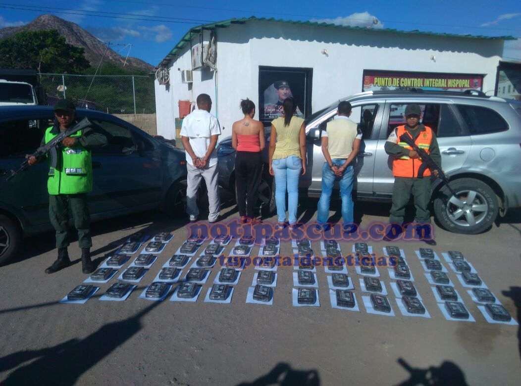 Cayeron cuatro traficando 60 panelas de presunta cocaína