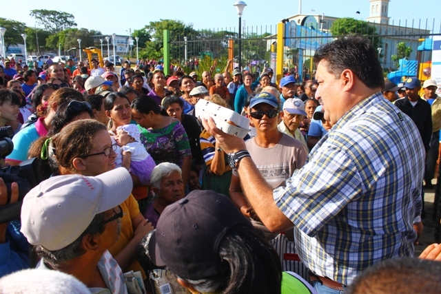 El alcalde Ing. Pedro Loreto sigue trabajando para atender y beneficiar a las comunidades más vulnerables