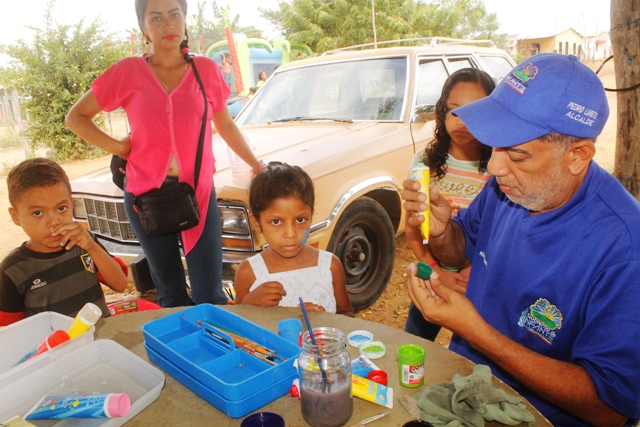 Trabajadores del Centro Cultural Otto Rodríguez llevaron alegría a los pequeños de la casa