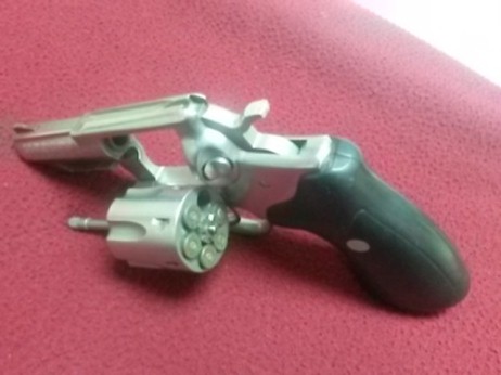 Revolver usado para el atentado contra una mujer en Ortiz