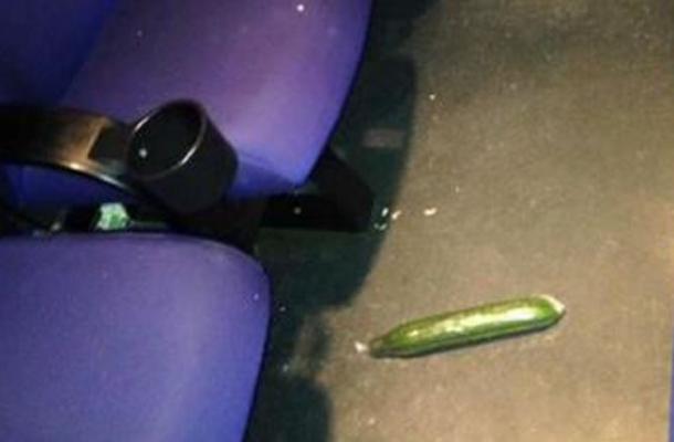 Un pepino fue encontrado en una sala de cine 