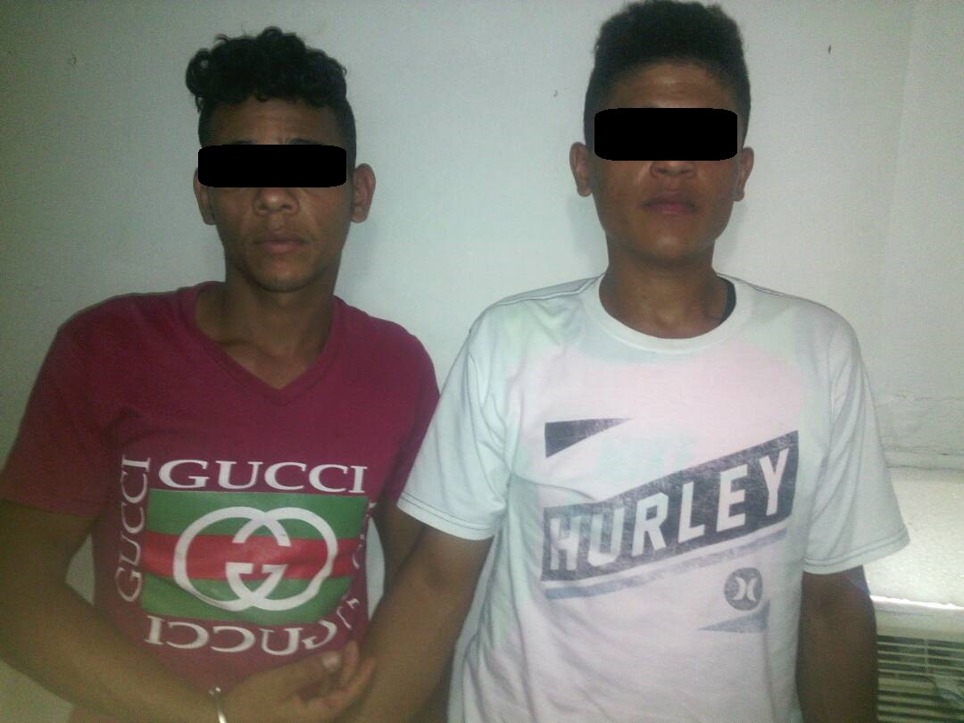 Ambos sujetos de 22 y 24 años de edad fueron capturados en flagrancia por funcionarios del CCP numero 4