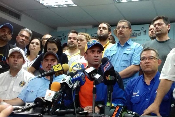 Capriles llama a continuar en las calles