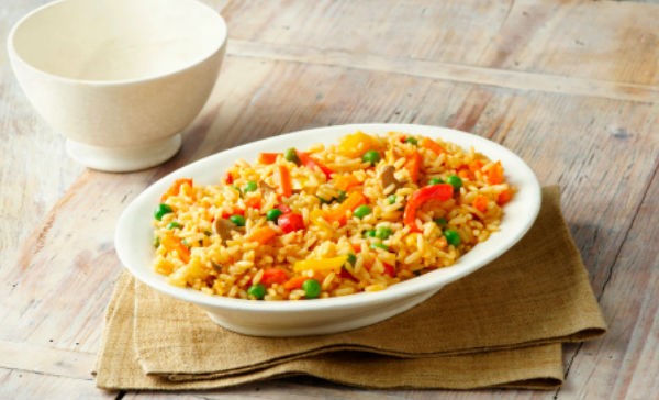Hierve el arroz con abundante agua