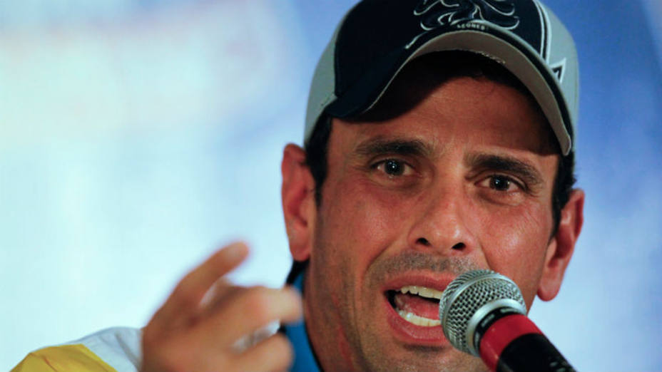 Capriles denuncia que sí hubo reunión de Maduro con la FANB