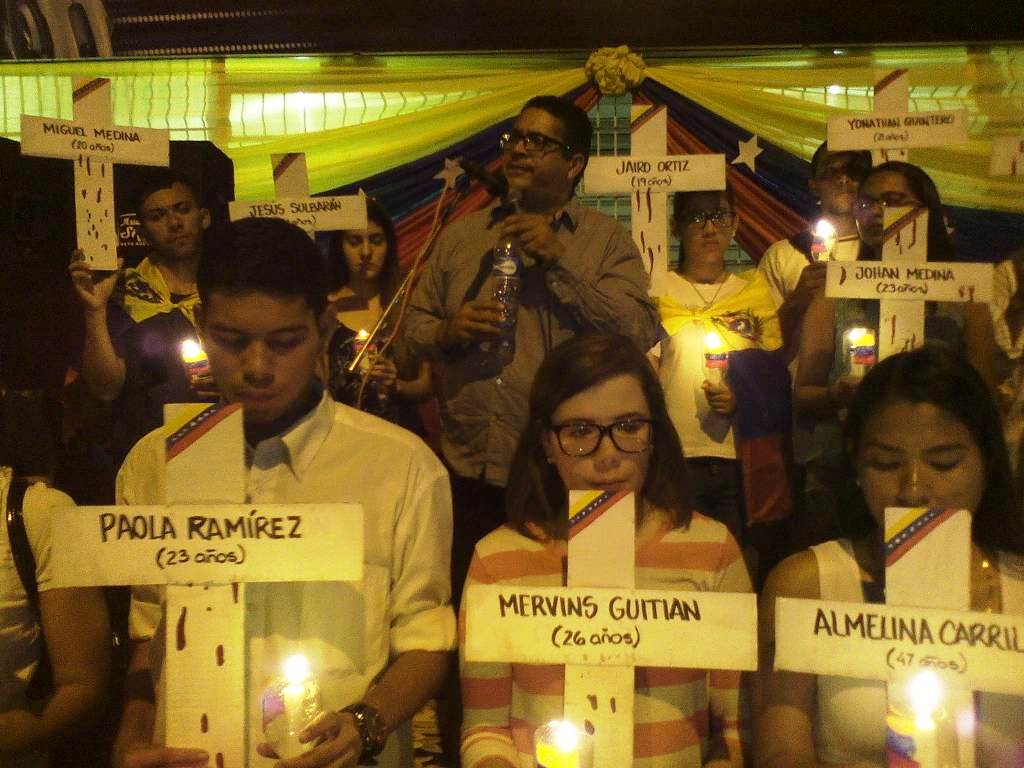 El pastor Manuel Martínez del Centro Cristiano Internacional elevó una oración por una Venezuela Libre 