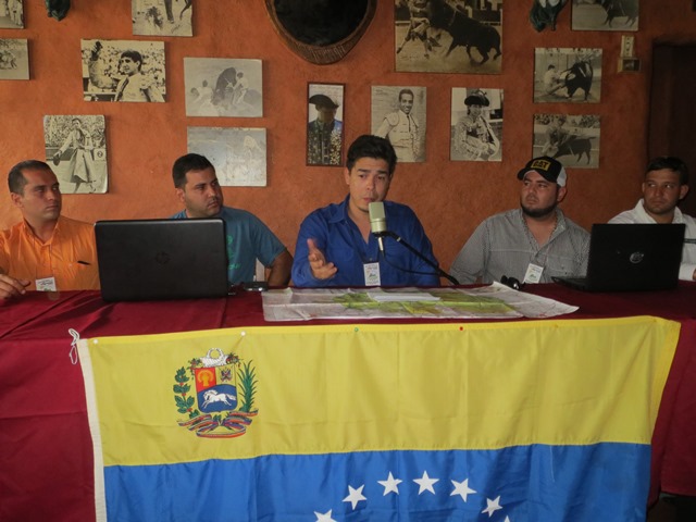 Gustavo Sánchez estuvo acompañado de un equipo técnico conformado por productores agrícolas de la zona