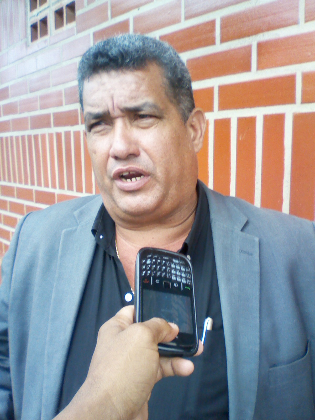 El abogado José Ángel Camacho (saco azul) aseveró que el presidente tiene la potestad de convocar la asamblea nacional constituyente