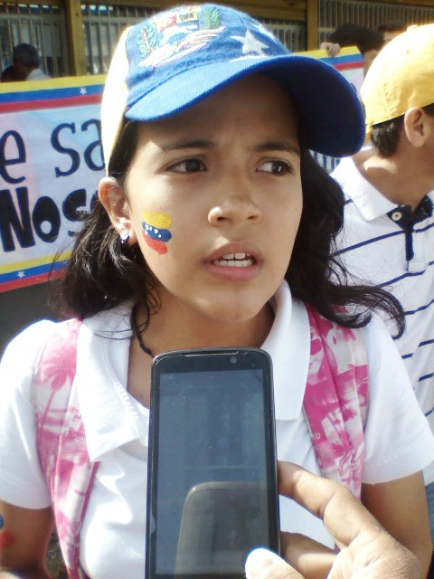 La estudiante Rosangel Herrera dijo que tomaron la iniciativa de salir a las calles de forma pacifica 