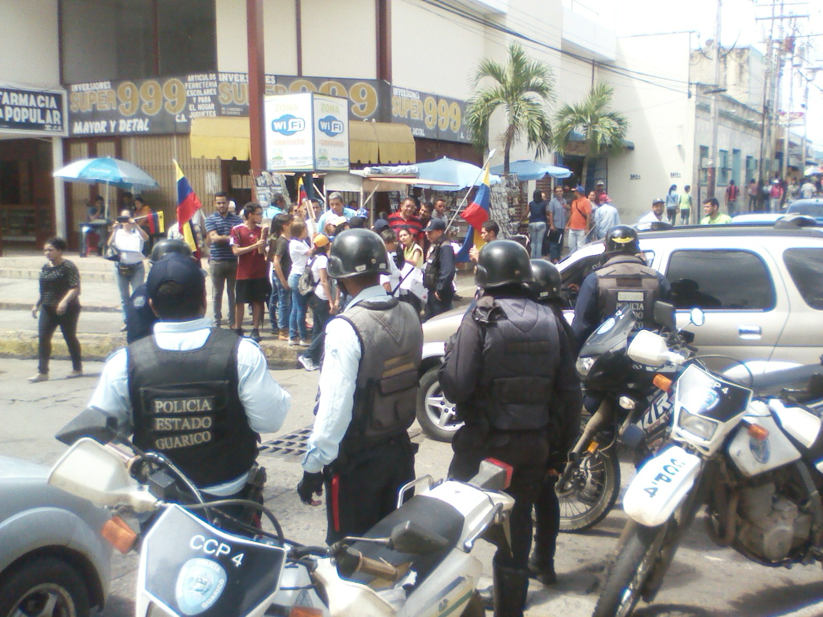 Funcionarios de la Policía del estado Guárico mediaron con los manifestantes para que no trancaran las calles 