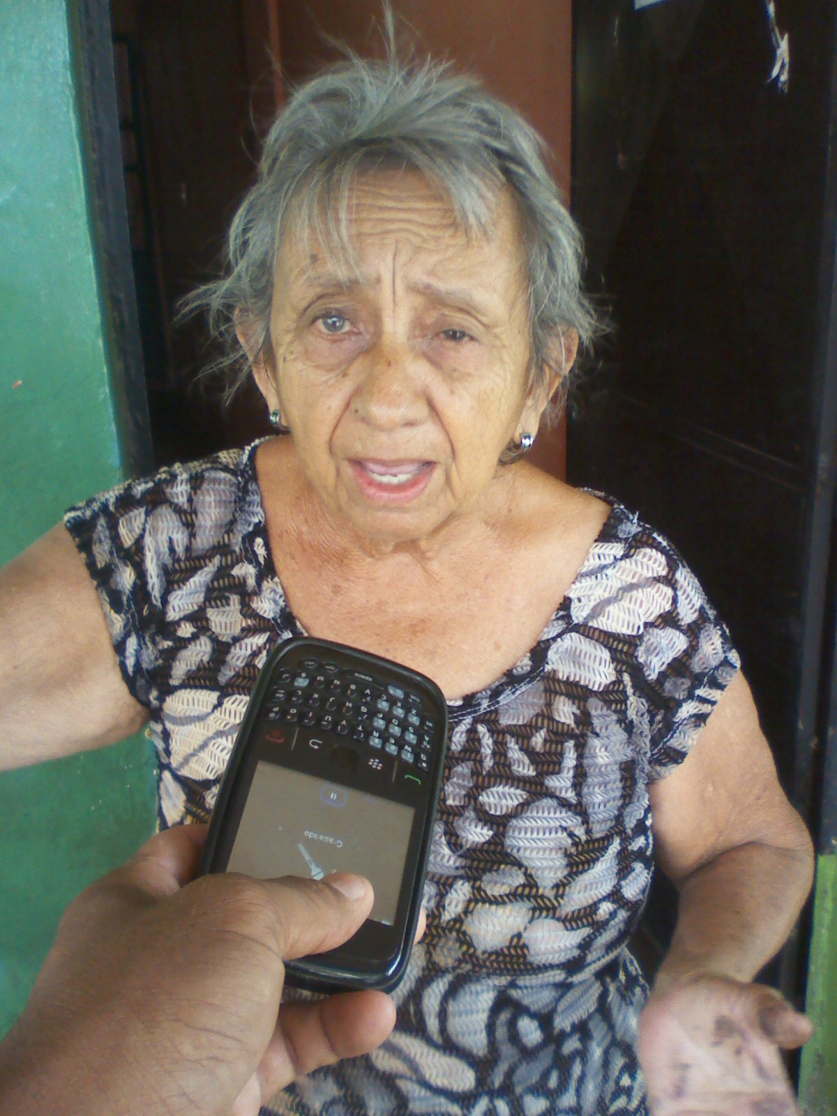 Rosa Cortese (vieja tuerta) explicó que el problema de las cloacas en el sector Morichal tiene muchos años