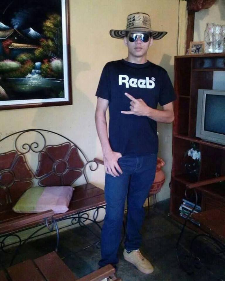 José Antonio Méndez (21), apodado "Agua de Pasta", quien según fuentes policiales pertenecía a la banda de "El Ranita" y habia participado en el asesinato de un Poliribas. 