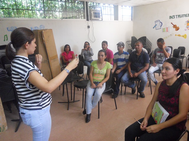 La profesora Roivi Ávila, coordinadora estadal encargada del Sistema Guárico ofreció unas palabras de agradecimiento al equipo