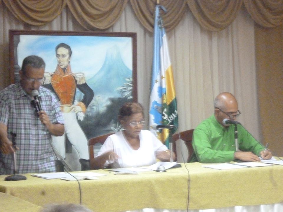 Momento que el concejal Carlos Torres propone a Rene Correa como presidente de la Camara Municipal 
