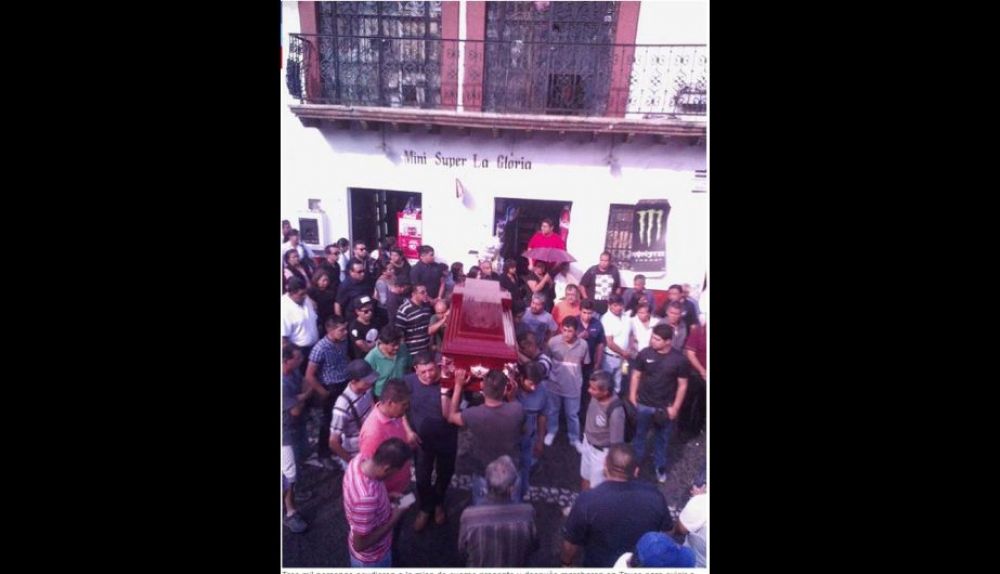 La víctima fue enterrada por más de 3.000 personas en Taxco, Guerrero