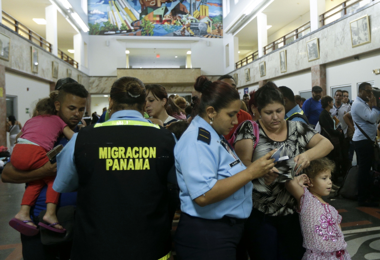 Los venezolanos son recibidos en Panamá como turistas, no como trabajadores 