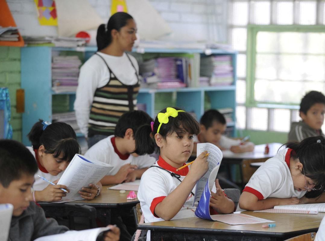 Gobierno aprobó 650.425 millones de bolívares a todos los maestros y docentes del país