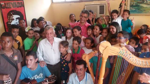 Rubén Balza alcalde de la jurisdicción, recibió con alegría a los niños, niñas, jóvenes y profesores del Núcleo El Socorro