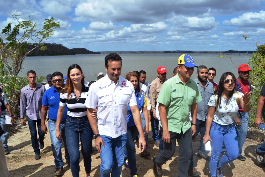 2.Como un solo Gobierno, las autoridades del Gobierno Bolivariano recorrieron el embalse que nutre de agua a la estación de bombeo para Valle de la Pascua