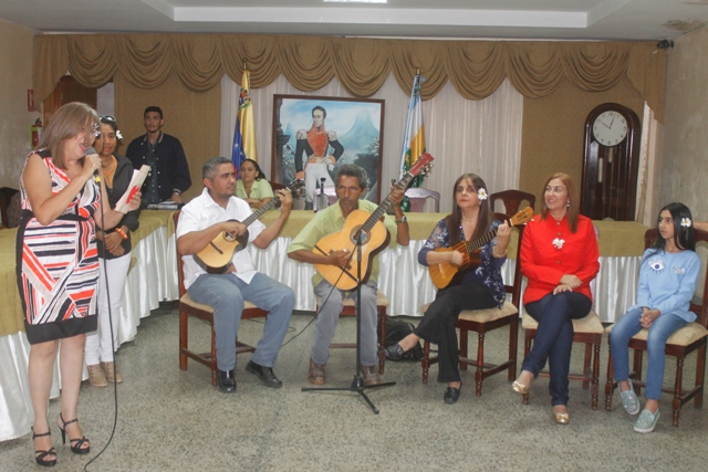 La fundación Otto Rodríguez ofreció una serenata a las mujeres presentes
