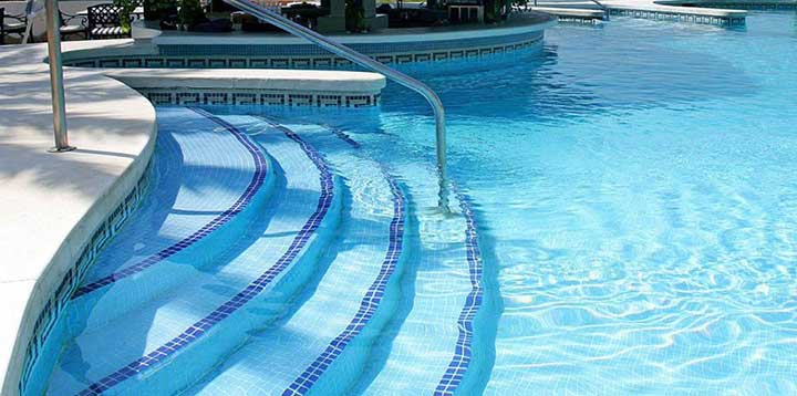 Científicos realizaron un estudio que comprueba la cantidad de orina en piscinas y jacuzzis