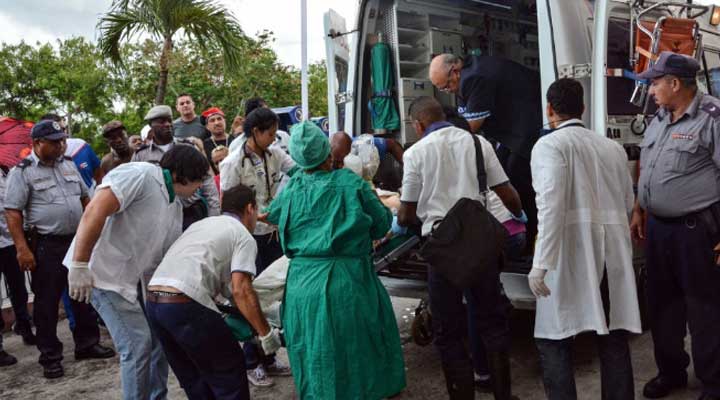 Cuatro heridos fueron ingresados al hospital cubano, muriendo uno y los demás eran intervenidos. 