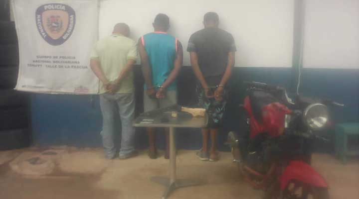 Los sujetos capturados robaron una motocicleta en Chaguaramas