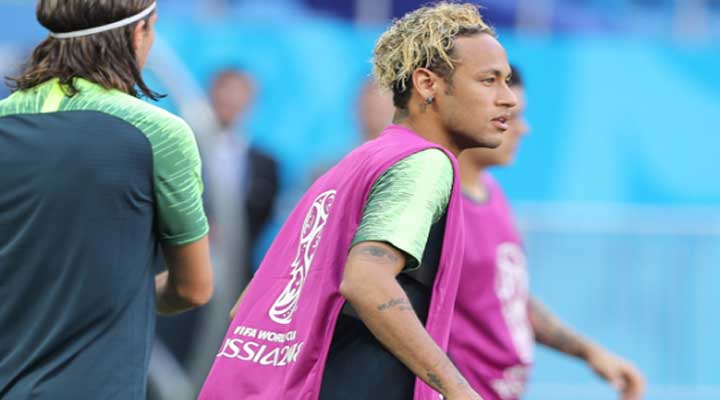 El cambio de look de Neymar fue la atracción del partido Brasil - Suiza. 