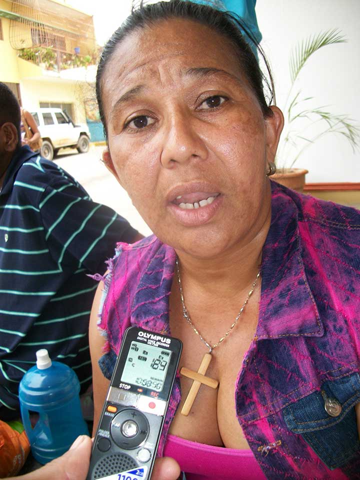 Maria Teresa Carapa, familiar de un paciente de Tucupido dijo que estos venezolanos requieren unas doce horas de diálisis semanal