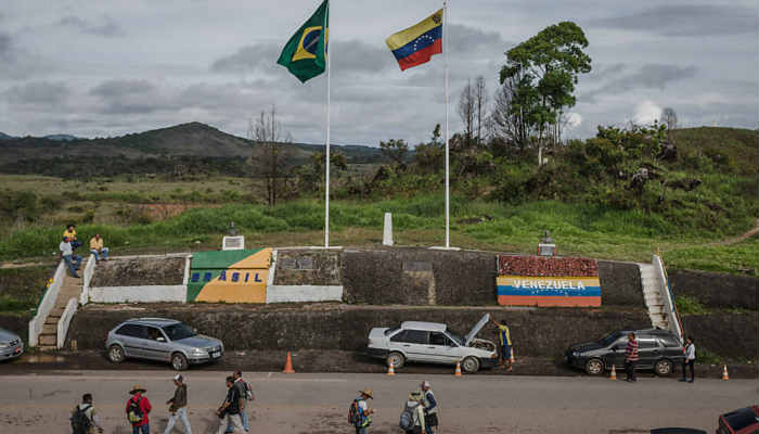 En la actualidad unas 2.000 personas atraviesan diariamente la frontera de Brasil con Venezuela por Roraima