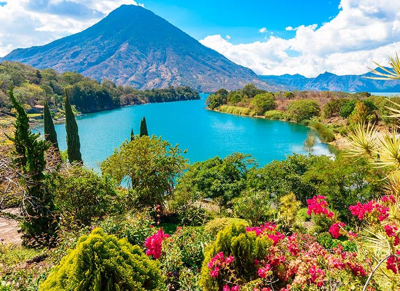 El místico Lago Atitlán.