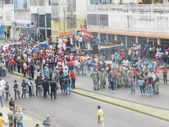 Concentración oficialista en la esquina de Oxila 5000