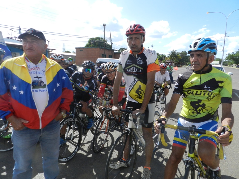Domingo Pérez, presidente de Asociclismo Guárico y Cirilo Correa, gloria del pedalismo nacional estarán en la Convención Nacional.jpg