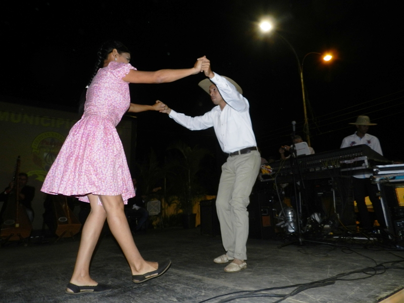 Argenis Sol_rzano y Greisy Rodr_guez, ganadores en baile de joropo tradicional, Gu_rico.jpg