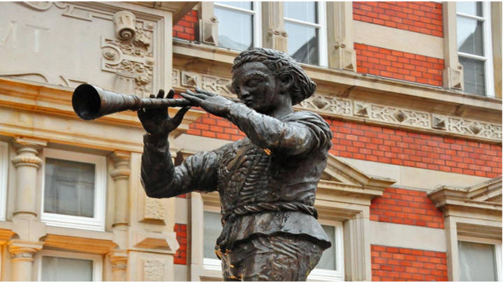 La fabulosa estatua del flautista de Hamelín