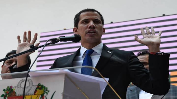 Inhabilitado Guaidó por contraloría venezolana, el dirigente no reconoce la sancion imputada.