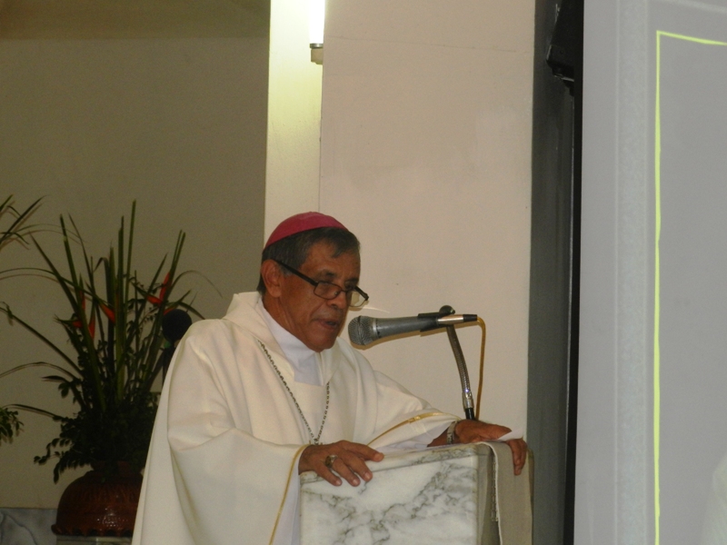 Monseñor Ramon Jose Aponte enfatizo que el padre Pedro ha sido gran soporte en el trabajo y esta semabrado en el corazon de la comunidad (2)