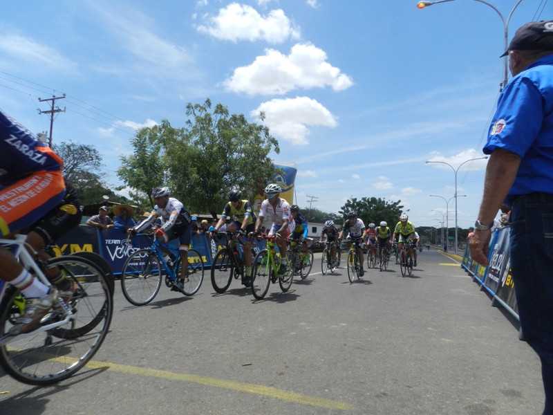 Casi el centenar de pedalistas compitieron en Chaguaramas avalados por Feveciclismo