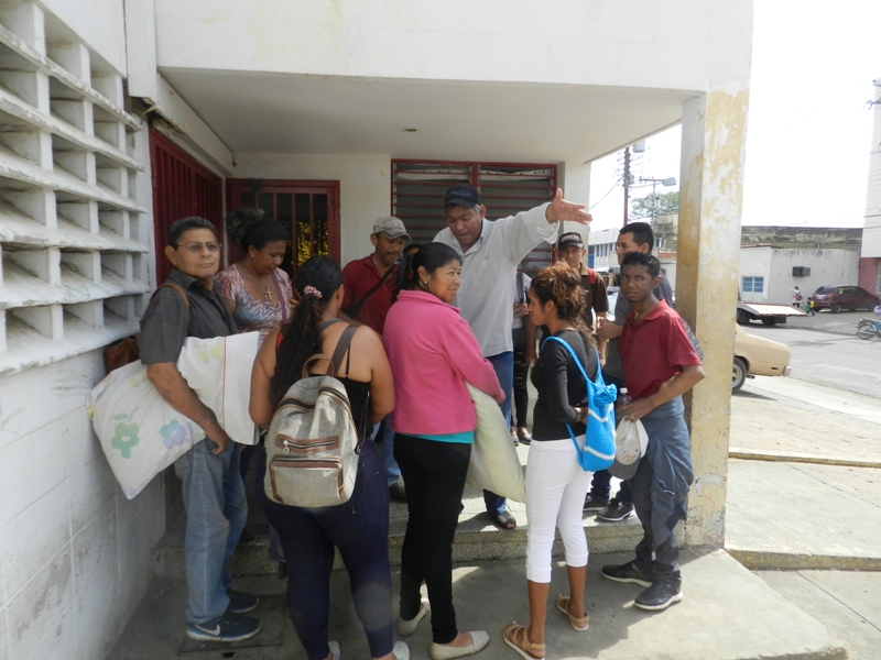Pacientes renales protestan en Bus Guarico de Valle de la Pascua (5)