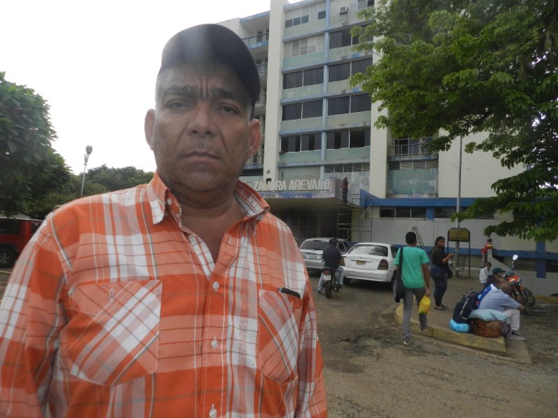 Leonel Díaz, con 48 a_os de edad y hace 10 se le dianosticá insuficiencia renal en el HRZA de Valle de la Pascua.