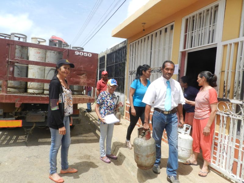 Voceros y representantes de la milicia asumen entrega de Gas Comunal en La Gracia de Dios.jpg