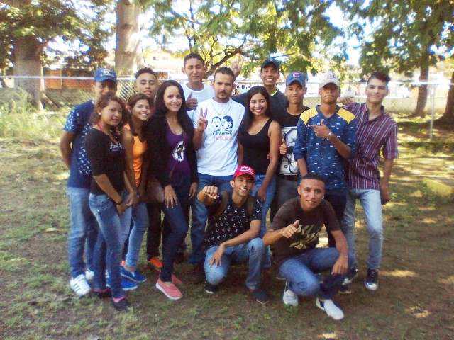 El grupo de promotores juveniles que vienen desarrollando el trabajo de abordaje comunitario en las parroquias Infante y Espino