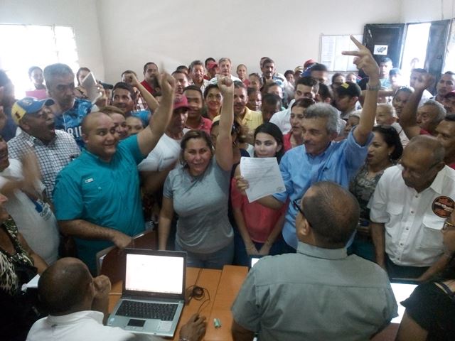 Durasnte inscripción del candidato del PSUV a la alcaldía de Miranda
