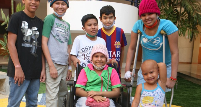 390 niños con cáncer corren peligro tras escasez de medicamentos