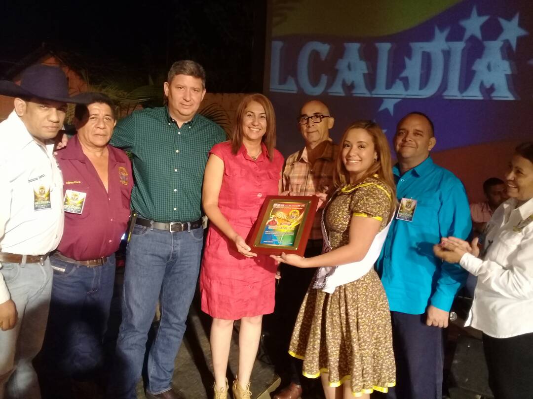 Alcaldesa Nidia Loreto brinda apoyo al festival Panoja de Oro