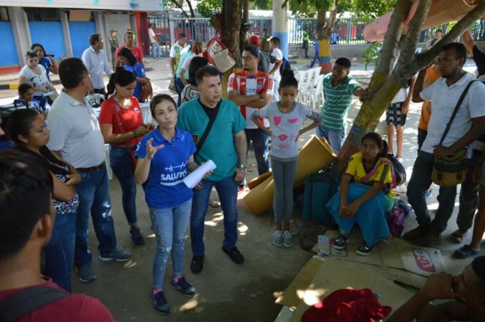 400 venezolanos que vivían en un estacionamiento en Barranquilla fueron desalojados