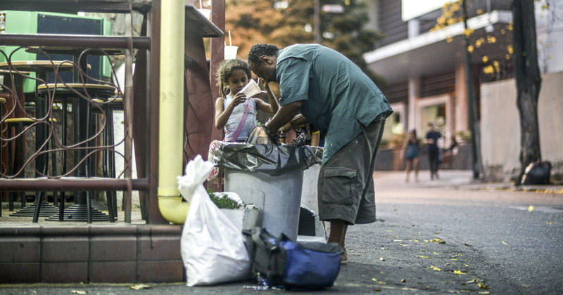 Muchas personas de la calle en Cucuta son ayudados por Venezolano
