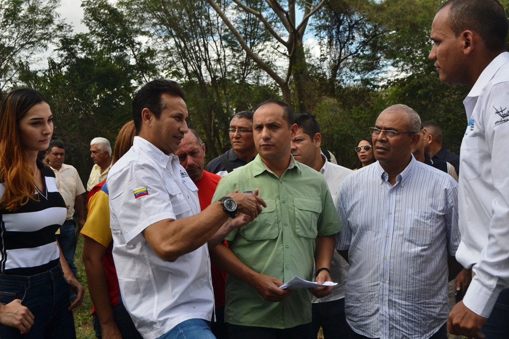 2. Como un solo Gobierno, las autoridades del Gobierno Bolivariano recorrieron el embalse que nutre de agua a la estación de bombeo para Valle de la Pascua